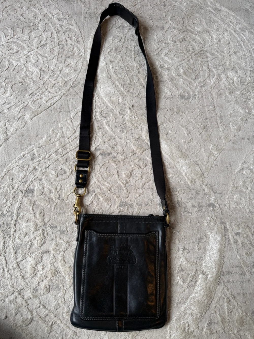 Vintage Coach small Leather Crossbody Messenger Bag - Black/ pink lining - Picture 2 of 8
